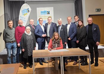 Unterzeichnung der Verwaltungsvereinbarung Unterzeichnung der Verwaltungsvereinbarung